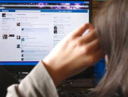 Facebook'tan Yeni Hamle: Kullanıcılara E-Posta Adresi Kullanma Zorunluluğu Geldi