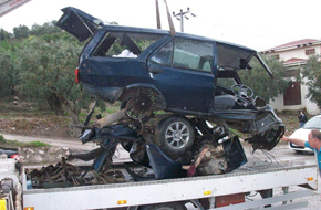 Aşırı hız arabayı ikiye böldü