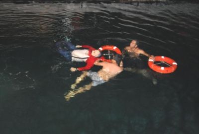 Engelli sürücü denize uçtu