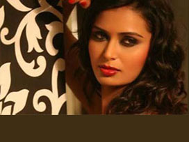 Ünlü oyuncuyu parçalara ayırdılar !