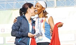 Komite öpüşmeyi yasakladı