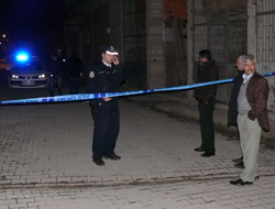 Kızlar birbirini bıçakladı