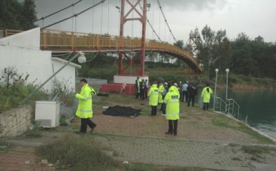 Kamyonet göle uçtu: 2 Ölü