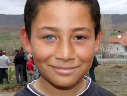 Gözleri ''Van kedisi'' gibi