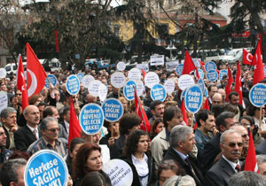 Sendikalar meydanları paylaştı