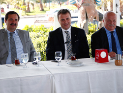 TS Yönetimi, BJK'ye yemek verdi