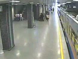 Metronun altından mucize kurtuluş