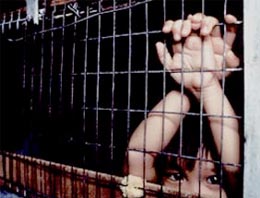 Çocuklara özel sorgu odası!