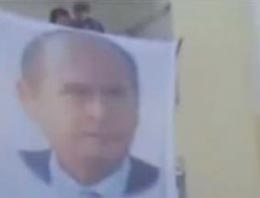 Birbirine düşüren pankart