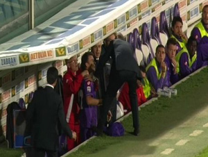 Ünlü hoca futbolcusunu dövdü!