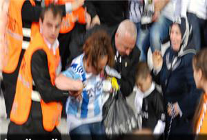 F.Bahçe formalı kadına dayak!