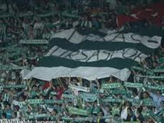 Trübünde cacıklı eylem