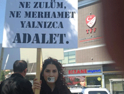 Taraftar Sessiz protesto etti