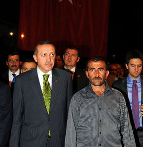 Başbakan Erdoğan şehit evinde!