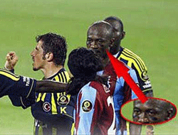 Zokora göz altlarını neden boyadı?