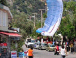 Gökten turist düştü!