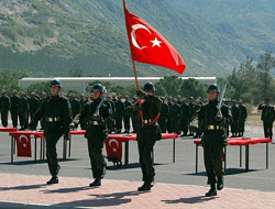 Askere Bebek arabası ile geldi!