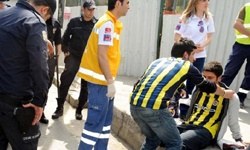 Olay çıkaran fenerliler bıçakladı