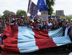 TS'liler Almanya'da yürüyüş yaptı