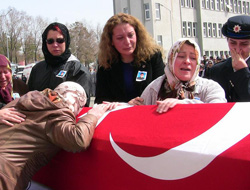 Polis Memuru Cebeci, Ağlattı