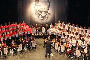 Atatürk oratoryosu alkışladı