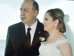 Eski bakan, Antalya'da evlendi