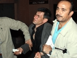 Sıkıldı diye oğlunu bıçakladı