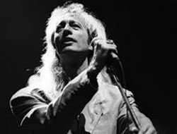 Efsane grubun solisti öldü!