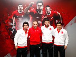 Burak Yılmaz yeni formayı tanıttı