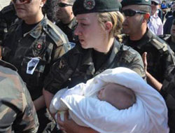 Şehit babaya kundakta veda