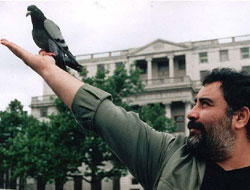 Ahmet Kaya yaşıyor