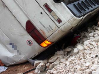 Otobüs ters şeride girdi: 4 ölü