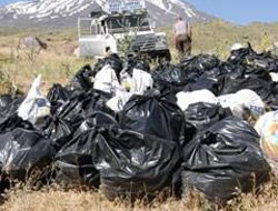 Evden 5 kamyon çöp çıktı!