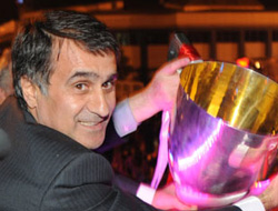 Şenol Güneş'e "60" kutlaması