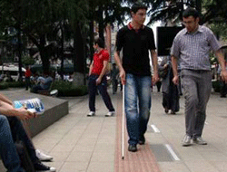 Trabzon'da fıkra gibi engelli yolu