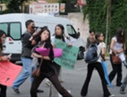 Polise Prezervatifli protesto