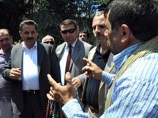 Bakana küfürlü protesto