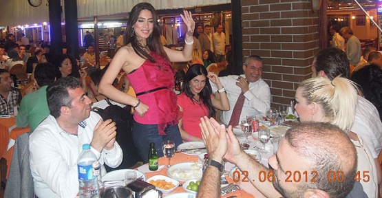 Oğlu hapiste kendi alemde