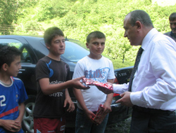 Vali Kızılcık'ı şaşırtan çocuklar