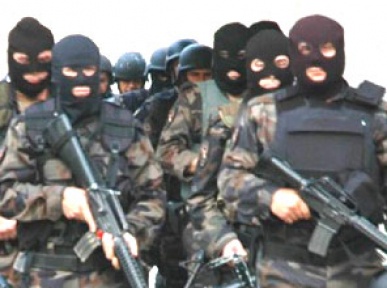 Polis bir anda kırmızı alarma geçti