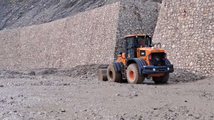 Heyelan nedeniyle kapanan Artvin-Erzurum kara yolu ulaşıma açıldı