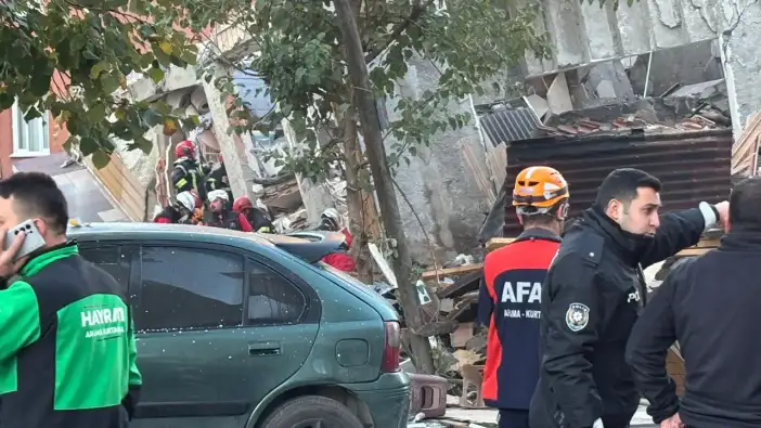 Gebze'de 5 katlı bina çöktü: 2 çocuk hayatını kaybetti, abla sağ kurtarıldı; anne ve babayı arama çalışmaları devam ediyor