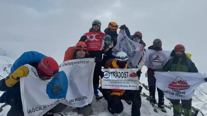 Trabzonlu dağcılar Demirkapı Tepesi’nde kış zirvesine ulaştı