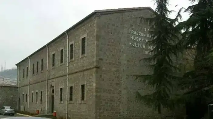 Trabzon Büyükşehir Meclisi’nde tiyatro krizi: Sahnesiz sanatçılar gündeme geldi