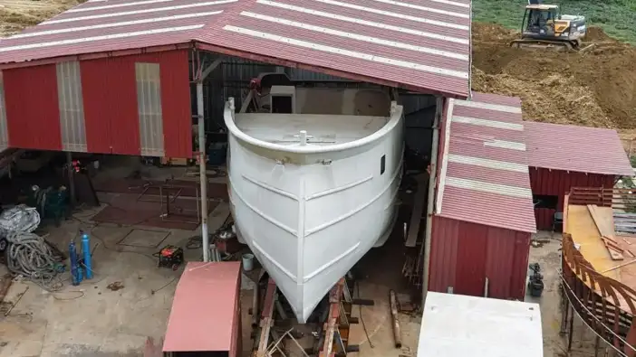 Of’ta üretilen özel tasarım balıkçı teknesi Senegal’e gidiyor