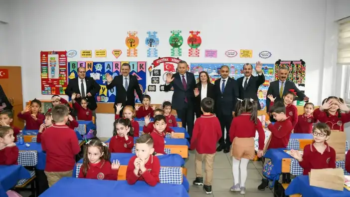 Karne günü heyecanı: Başkan Genç öğrencilerle buluştu