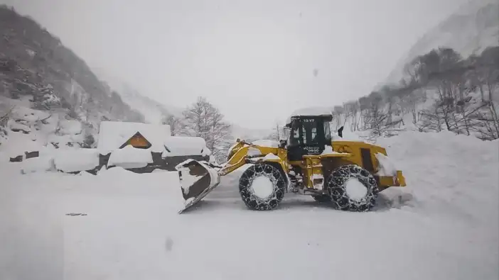 Rize’de kar ulaşımı vurdu: 17 köy yolu kapalı