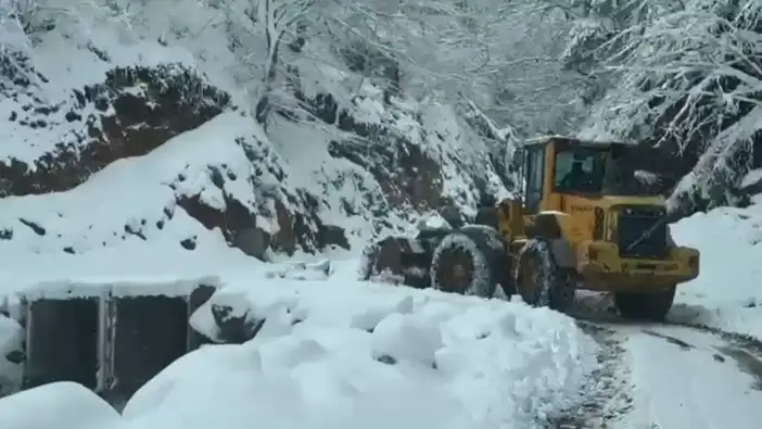 Trabzon’da kış şartları ağırlaştı: Ekipler 24 mahalle yolunda sahada
