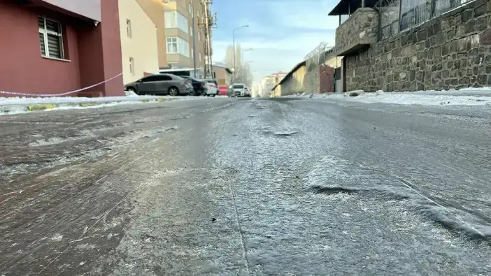 Trabzon’da soğuk hava sürüyor: Kar ve buzlanma uyarısı