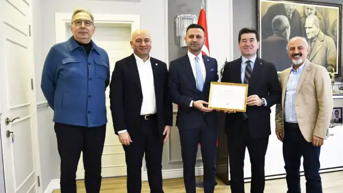 Trabzon’da örnek proje: Gönderilen çiçekler burs desteğine dönüştü